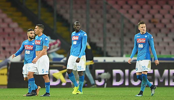 Die Spieler des SSC Neapel schauen enttäuscht nach der Pleite im Pokal