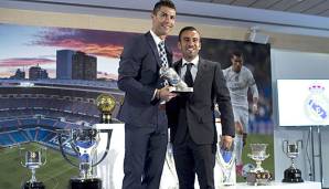 Cristiano Ronaldo post mit dem silbernen Schuh für den Rekordtorschützen der Klubgeschichte mit seinem Berater Jorge Mendes.
