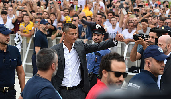 Ankunft zum Medizincheck: Cristiano Ronaldo ist in Turin gelandet.