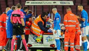 Beklemmende Szenen beim Serie-A-Spiel zwischen Genua und dem SSC Neapel: Napoli-Torhüter Ospina muss minutenlang behandelt und ins Krankenhaus gebracht werden.
