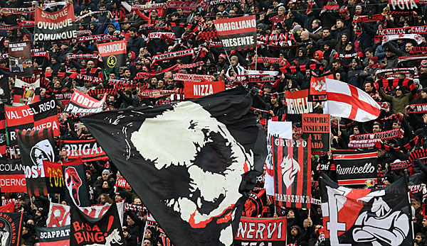 Ein Fan des AC Mailand ist nach einem Streit um eine ins Publikum geworfene Hose schwer verletzt worden.