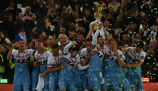 Im vergangenen Jahr gewann Lazio Rom die Coppa Italia und streckte den Pokal im Olympiastadion in Rom in die Luft.