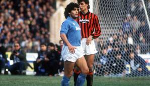 MITTELFELD: DIEGO MARADONA (1984-91 bei SSC Neapel): Seine Trikotnummer 10 wird bei Napoli nicht mehr vergeben, sportlich erlebte der Klub mit ihm die erfolgreichste Ära. Noch heute wird er in Neapel vergöttert - und das nicht mal zu Unrecht.