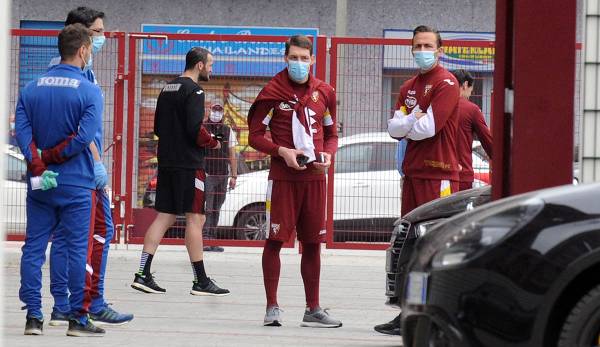 Wie hier beim FC Turin tragen die Spieler im Training der Serie A Masken.