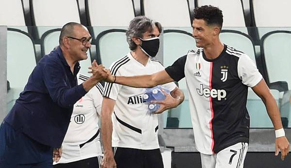 Cristiano Ronaldo (r.) zusammen mit Juve-Trainer Maurizio Sarri.