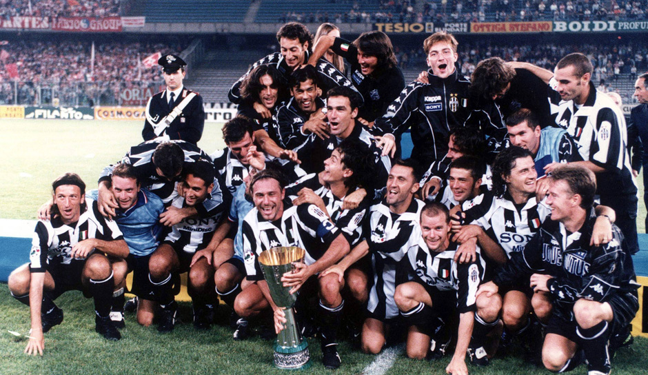 Del Piero, Buffon, Chiellini, Zoff, ... die Rekordspieler von Juventus stammen nahezu alle aus Italien. Doch auch Weltstars aus dem Ausland trugen das berühmte schwarz-weiße Jersey. SPOX zeigt die Top 11 der Juve-Legionäre.