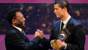 Cristiano Ronaldo und Pele bei der Weltfußballerwahl 2008. Damals gewann CR7 die Auszeichnung zum ersten Mal, es folgten Titel in 2013, 2014, 2016 und 2017.