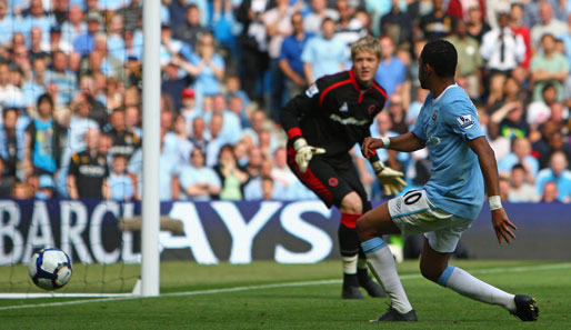 Der Brasilianer Robinho (r.) spielt seit 2008 für Manchester City in der Premier League