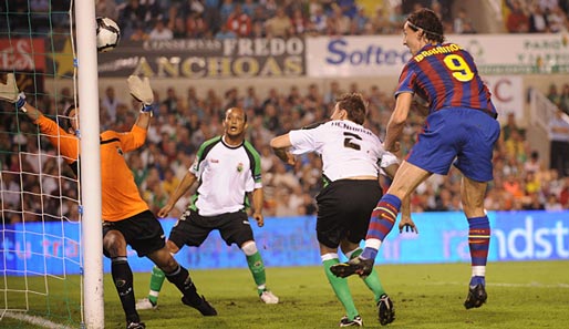 Zlatan Ibrahimovic traf auch im vierten Spiel für den FC Barcelona in Santander