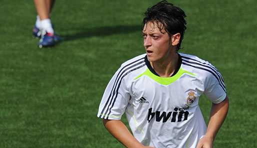 Mesut Özil wechselte für mehr als 15 Millionen Euro zu Real Madrid