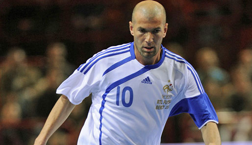 Zinedine Zidane darf in Zukunft wieder mit in die Real-Kabine