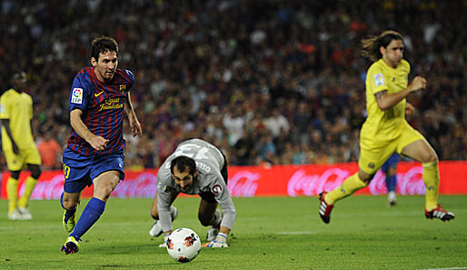 Lionel Messi (l.) und Barcelona wollen gegen Real Sociedad ihren starken Saisonstart bestätigen