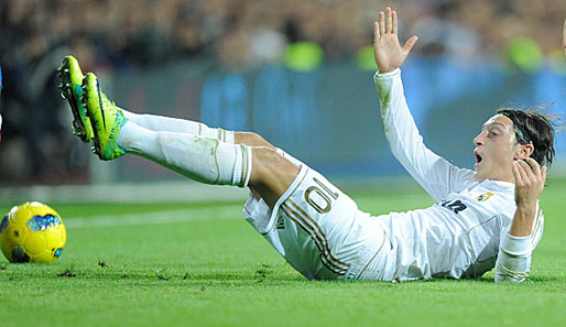 Mesut Özil von Real Madrid wurde für seine Leistung im Clasico in Spanien heftig kritisiert