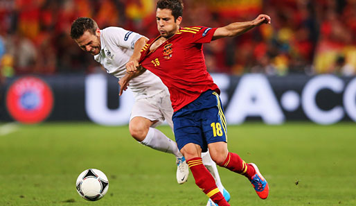 Jordi Alba (r.) sorgt derzeit bei der EM mit Spanien für Aufsehen
