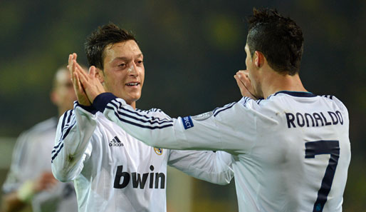 Mesut Özil (l.) und Cristiano Ronaldo bekommen in der Copa del Rey eine Pause