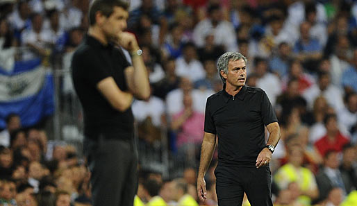 Im Duell der Cheftrainer Tito Vilanova (l.) und Jose Mourinho steht es insgesamt 1:1