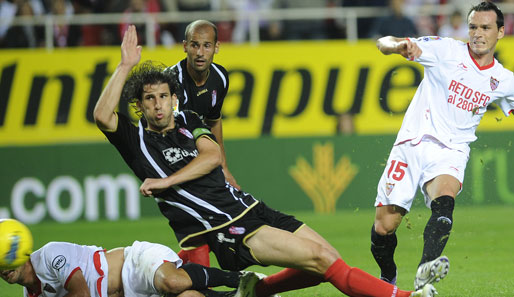 Piotr Trochowski (r.) hatte beim FC Sevilla oft mit Verletzungsproblemen zu kämpfen