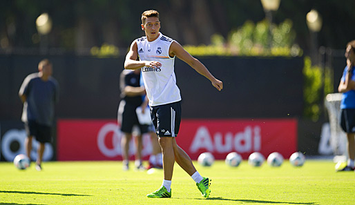 Mesut Özil wechselte kurz vor Ende der Transferperiode von den Königlichen zu den Gunners