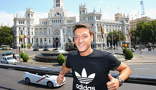 Die Gerüchte um Mesut Özil überschlagen sich: Doch er will wohl ein Königlicher bleiben
