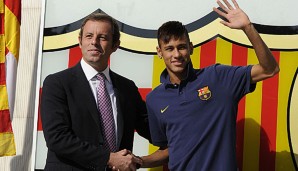 Sandro Rosell (l.) soll am Transfer von Neymar kräftig mitverdient haben