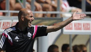 Zinedine Zidane soll keine ausreichende Lizenz besitzen, um Real Madrids zweite Mannschaft zu trainieren
