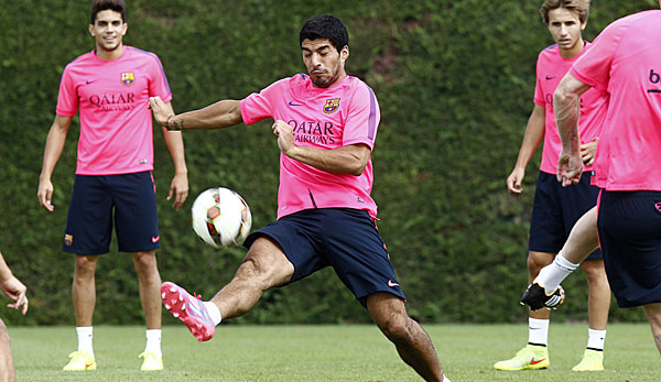 Luis Suarez kommt im Test gegen Club Leon zu seinem Debüt für Barca