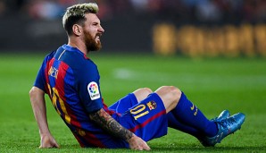 Lionel Messi musste nach einem Zweikampf mit Diego Godin verletzungsbedingt vom Platz