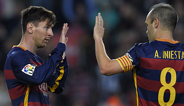 Robert Fernandez spricht über die Verlängerungen von Lionel Messi und Andres Iniesta