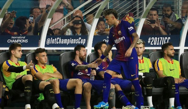 Neymar wird den FC Barcelona und Lionel Messi bald in Richtung Paris Saint-Germain verlassen