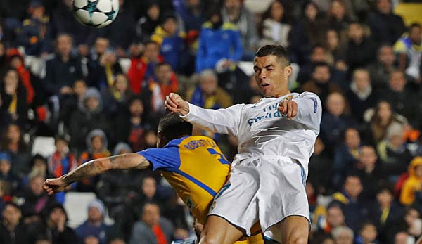 Cristiano Ronaldo steigt hoch zum Kopfball