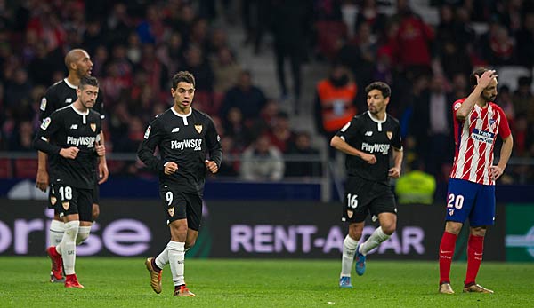 Spieler von Sevilla freuen sich über den Hinspiel-Sieg