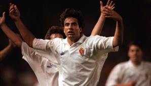 Bevor Raul endgültig übernehmen durfte, klebte die 7 in der Spielzeit 1995/96 noch ein Jahr auf dem Rücken von Stürmer Juan Esnaider. Der hatte zuvor mit Saragossa den UEFA-Pokal gewonnen, traf für Real in 20 Spielen einmal - und war flugs wieder weg.
