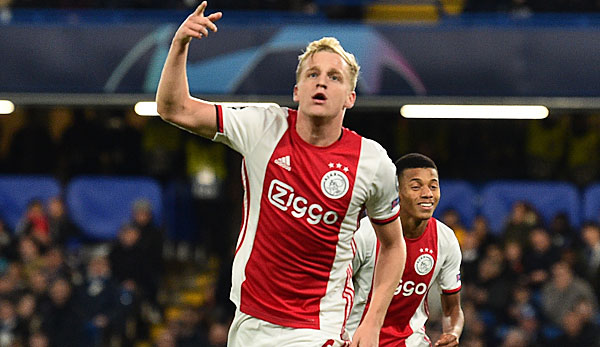 Donny van de Beek steht bei Ajax Amsterdam unter Vertrag.