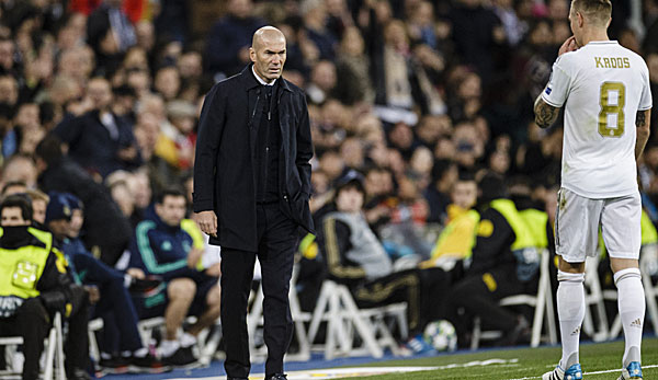 Während Trainer Zinedine Zidane für die Degradierung von Toni Kroos reichlich Kritik einstecken muss, steht Real Madrid vor dem richtungsweisenden Duell mit dem Erzrivalen FC Barcelona.