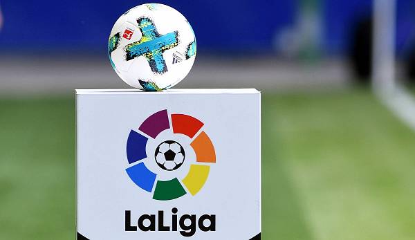 Im spanischen Spitzenfußball soll im Juni trotz Coronakrise wieder der Ball rollen.