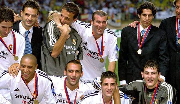 Oscar Minambres (rechts hinten) wurde SuperCup-Sieger mit Real Madrid.