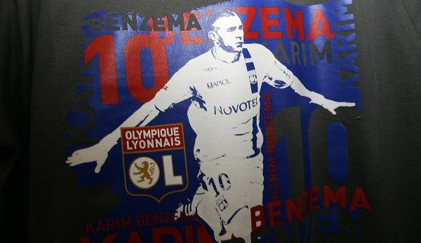 Olympique Lyons Sportdirektor Juninho hat bekräftigt, dass der Champions-League-Halbfinalist anstrebt, Starstürmer Karim Benzema von Real Madrid zurückzuholen.