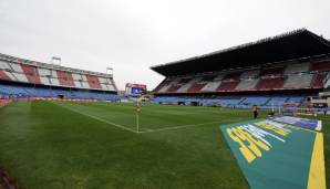 ATLETICO MADRID: Estadio Vicente Calderon. Hieß 1966 bei der Eröffnung Estadio Manzanares. 62.000 Zuschauer fasste das Stadion und blieb bis Sommer 2017 die Heimspielstätte der Colchoneros. Seitdem wird im Wanda Metropolitano im Osten der Stadt gekickt.