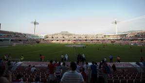 Bei 3 der aktuellen LaLiga-Klubs ging das Bilderarchiv leider in die Knie. Von den Heimspielstätten von SD Eibar und SD Huesca können wir Euch kein 20 Jahre altes Motiv zeigen. Dafür jedoch eines vom Estadio Nuevo Los Carmenes des FC Granada von 2011.