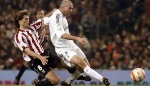 Julen Guerrero im Jahr 2006 beim Zweikampf mit Reals Zinedine Zidane.