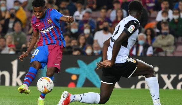 Platzierter Abschluss: Ansu Fati markiert das 1:1 für den FC Barcelona gegen den FC Valencia.