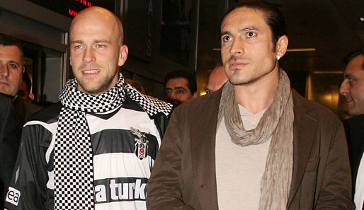 Türkei-Kenner Mustafa Dogan (r.) mit Fabian Ernst bei dessen Ankunft im Januar 2009 in Istanbul