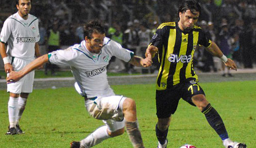 Im Liga-Hinspiel gewann Fenerbahce bei Bursaspor mit 1:0