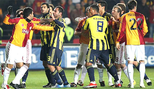 Fenerbahce und Galatasaray trafen bis heute 363 Mal gegeneinander an