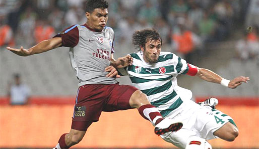 Teofilo Gutierrez (l.) schoss im Supercup-Finale alle drei Tore beim 3:0 für Trabzonspor