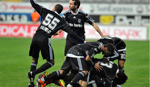 Besiktas gewann bei Medical Park Antalyaspor mit 2:0 durch Tore von Ekrem Dag und Guti