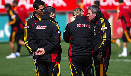 Die letzte Amtshandlung: Hagi beim Training Galatasarays am Freitag
