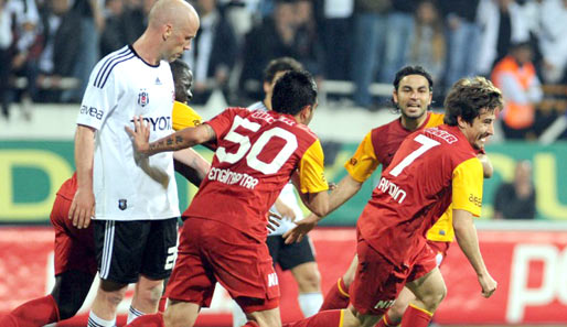 Aydin Yilmaz (r.) traf zum 2:0 für Galatasaray