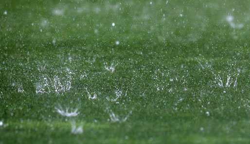 Aufgrund von starkem Regen musste das Spiel Besiktas gegen Galatasaray abgesagt werden