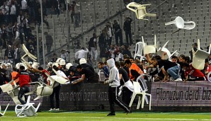 Beim Aufeinandertreffen von Besiktas und Galatasaray kam es zu schweren Ausschreitungen